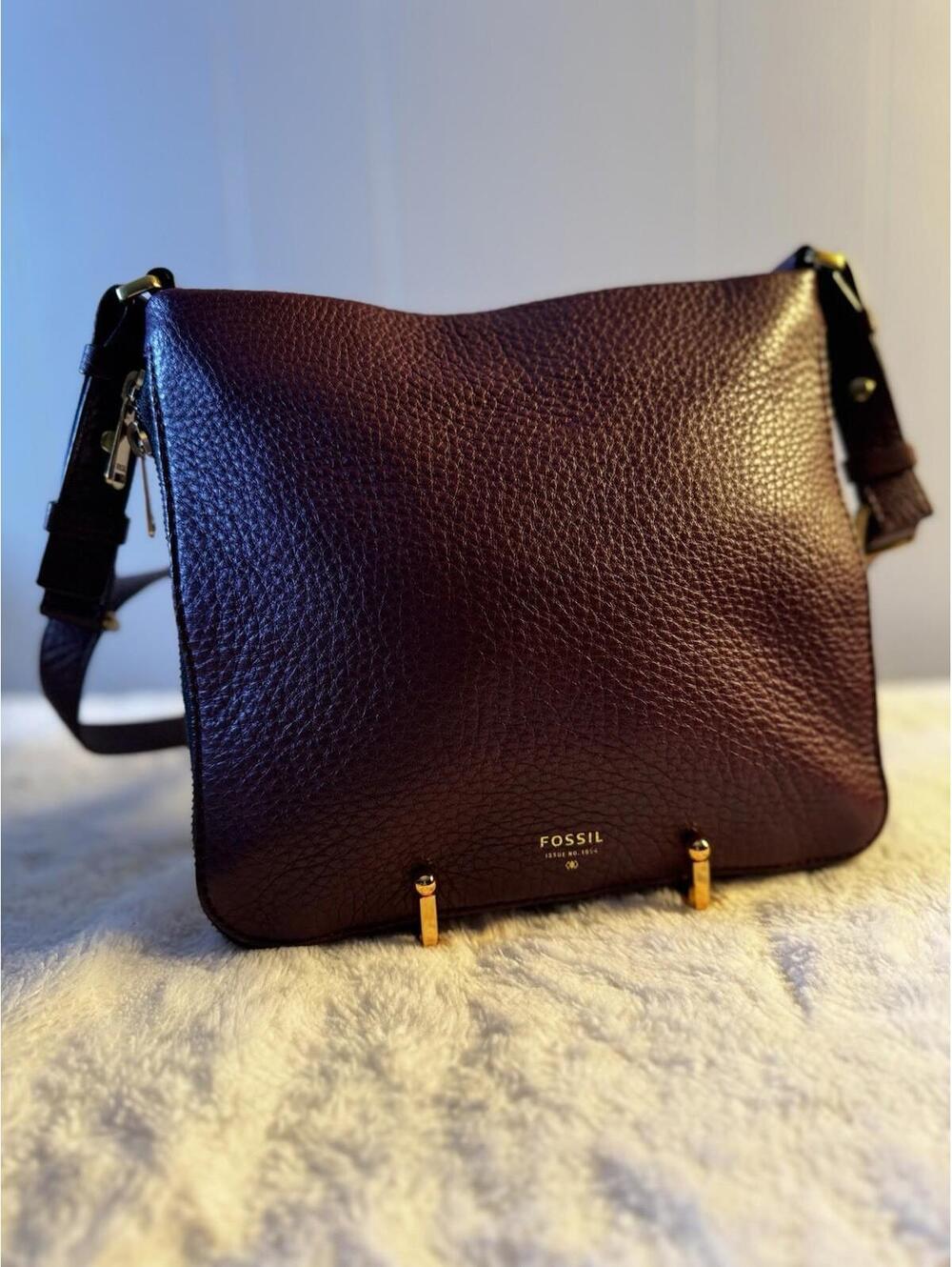 Vintage FOSSIL "Preston" Burgandy Pebbled Leather Expandable Crossbody Bag Y2K